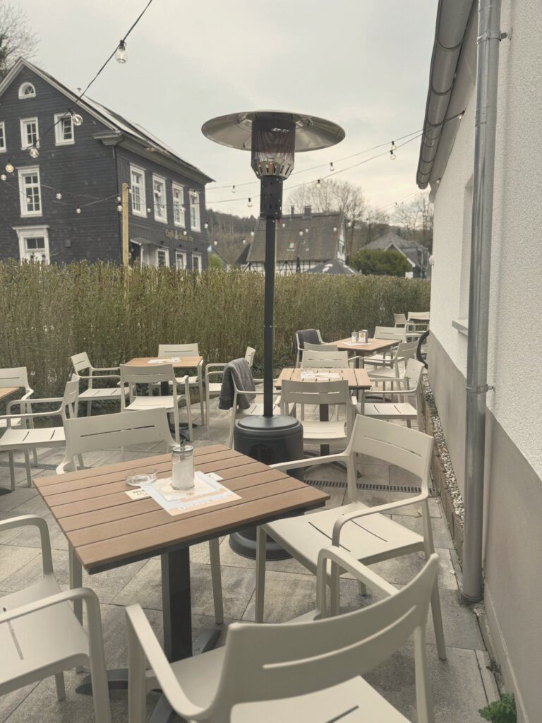 Terrasse der Eis Kiste in Solingen-Burg